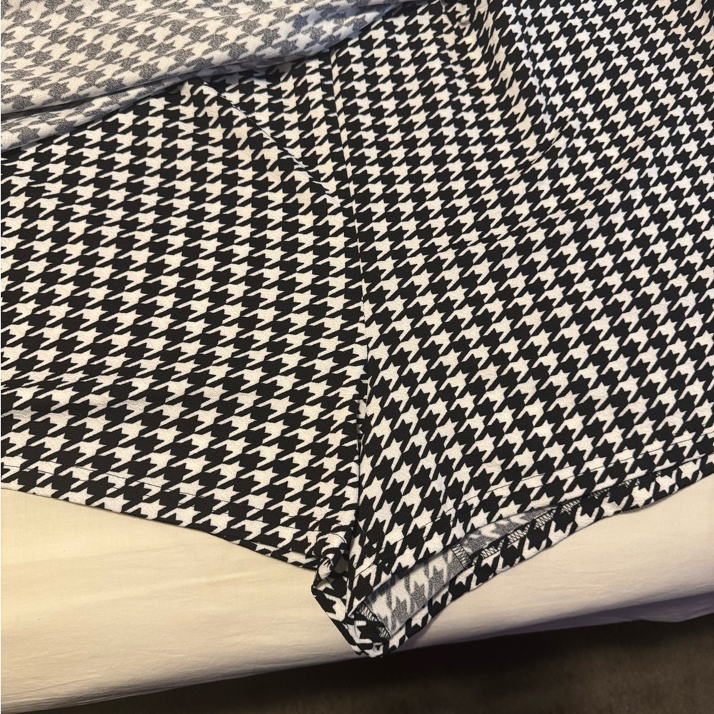 Houndstooth Black and White Mini Skirt - Picture 4 of 7